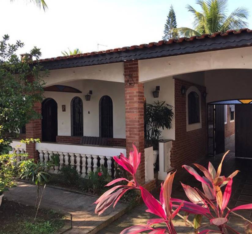 Casa para alugar com 4 quartos, 300m² - Foto 1