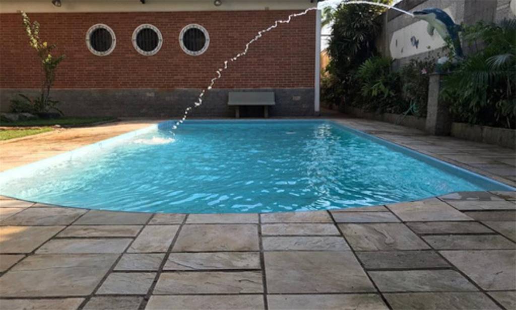 Casa para alugar com 4 quartos, 300m² - Foto 6