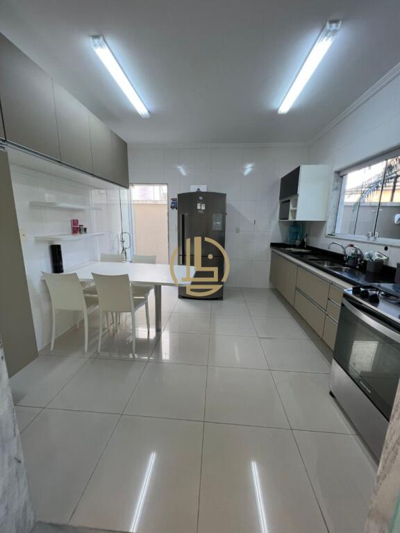 Casa, 4 quartos, 236 m² - Foto 8