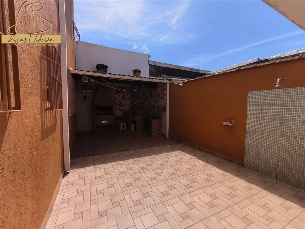 Casa, 4 quartos, 147 m² - Foto 1