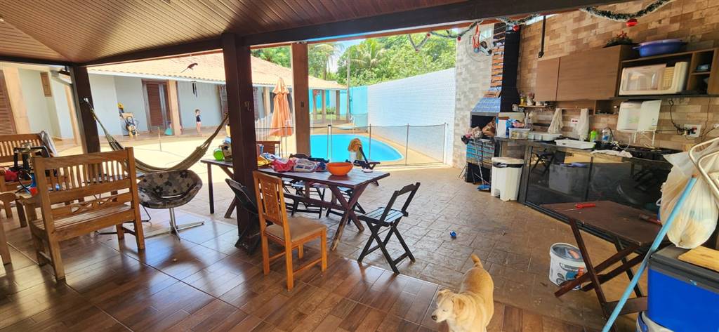 Casa à venda com 4 quartos, 320m² - Foto 1