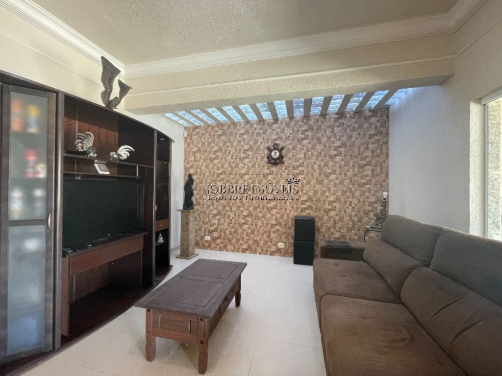 Oportunidade de compra, bairro Nobre Casa perto da Praia com Piscina, 3 Suites, 1 com hidro. venha conhecer