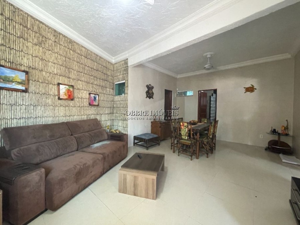 Oportunidade de compra, bairro Nobre Casa perto da Praia com Piscina, 3 Suites, 1 com hidro. venha conhecer