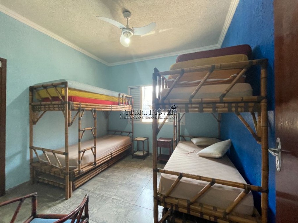 Oportunidade de compra, bairro Nobre Casa perto da Praia com Piscina, 3 Suites, 1 com hidro. venha conhecer