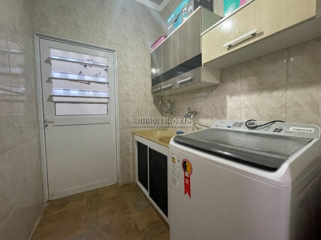 Oportunidade de compra, bairro Nobre Casa perto da Praia com Piscina, 3 Suites, 1 com hidro. venha conhecer