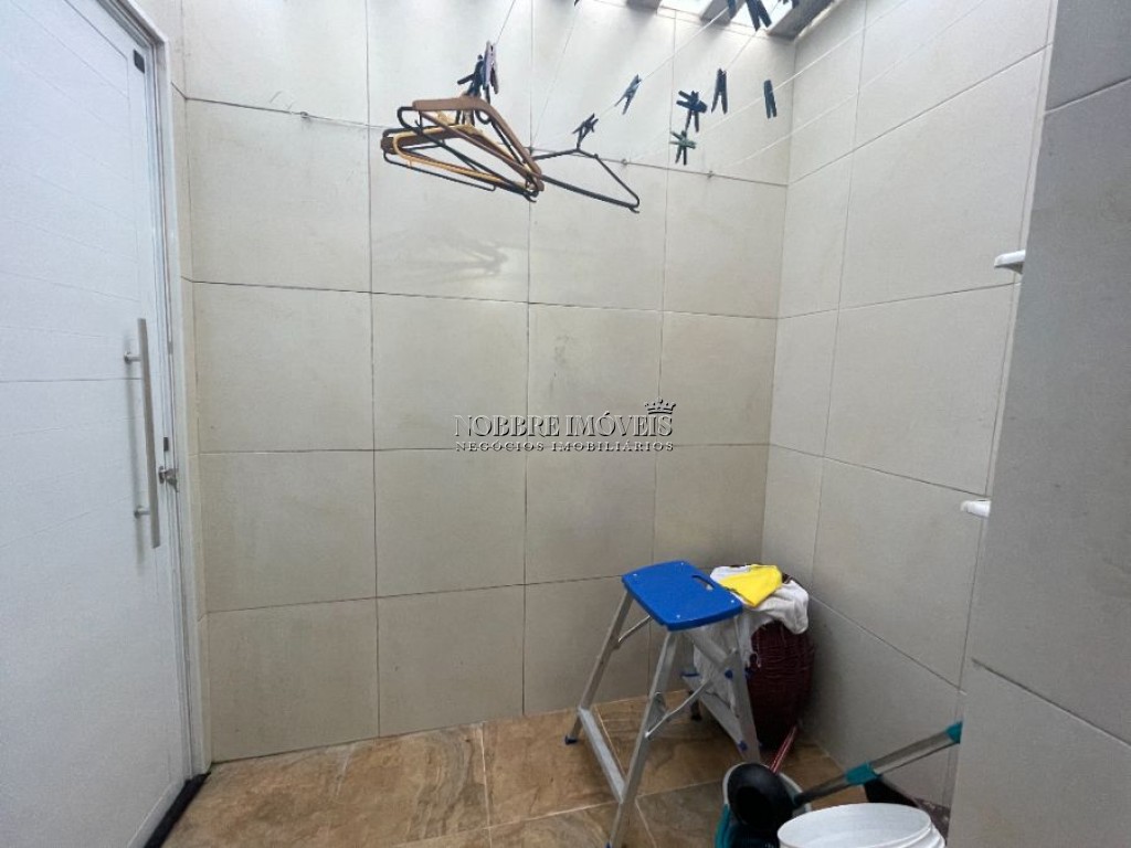 Oportunidade de compra, bairro Nobre Casa perto da Praia com Piscina, 3 Suites, 1 com hidro. venha conhecer