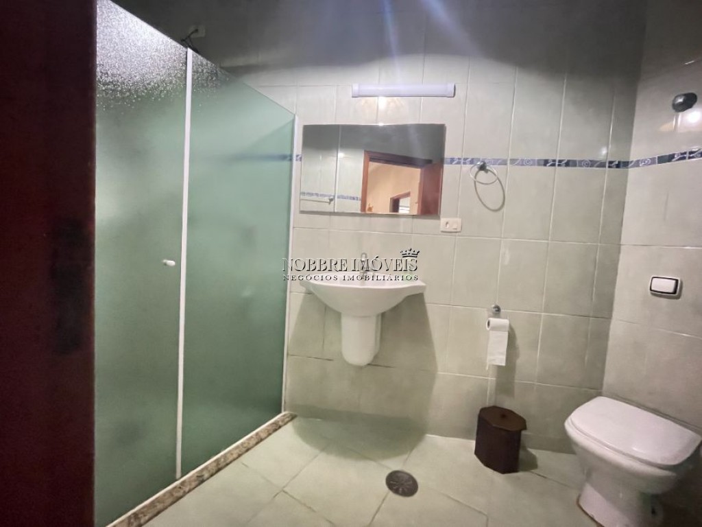 Oportunidade de compra, bairro Nobre Casa perto da Praia com Piscina, 3 Suites, 1 com hidro. venha conhecer
