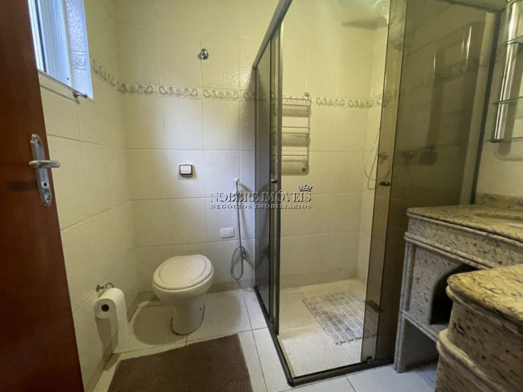Oportunidade de compra, bairro Nobre Casa perto da Praia com Piscina, 3 Suites, 1 com hidro. venha conhecer