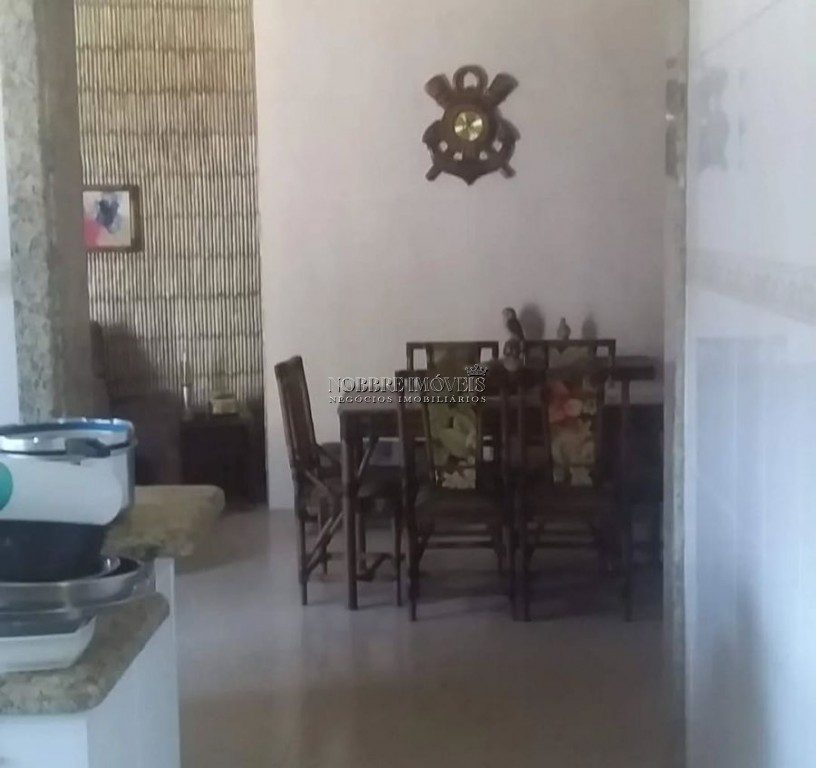 Oportunidade de compra, bairro Nobre Casa perto da Praia com Piscina, 3 Suites, 1 com hidro. venha conhecer