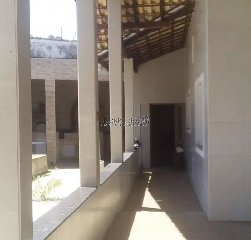 Oportunidade de compra, bairro Nobre Casa perto da Praia com Piscina, 3 Suites, 1 com hidro. venha conhecer