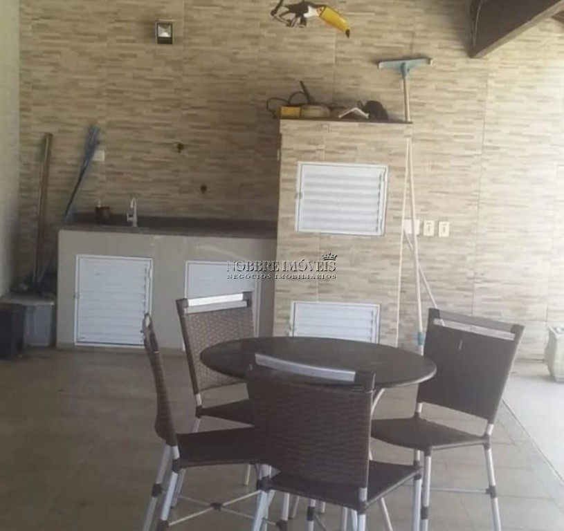 Oportunidade de compra, bairro Nobre Casa perto da Praia com Piscina, 3 Suites, 1 com hidro. venha conhecer