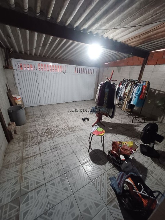 CASA COM EDÍCULA NO JD. MELVI: R$ 320 MIL.