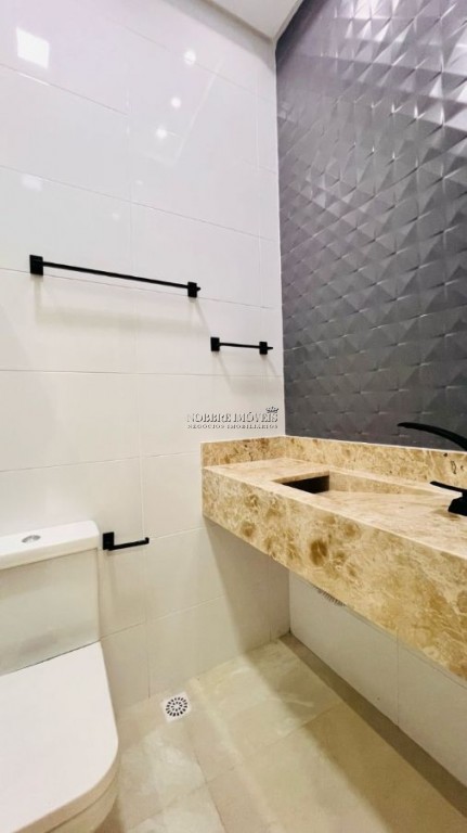 Casa Geminada alto padrão.
Acabamento fino.