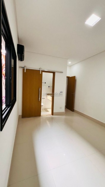 Casa Geminada alto padrão.
Acabamento fino.