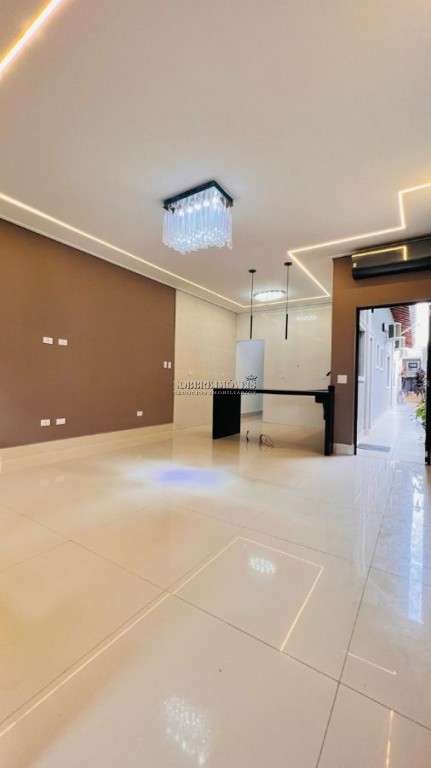 Casa Geminada alto padrão.
Acabamento fino.