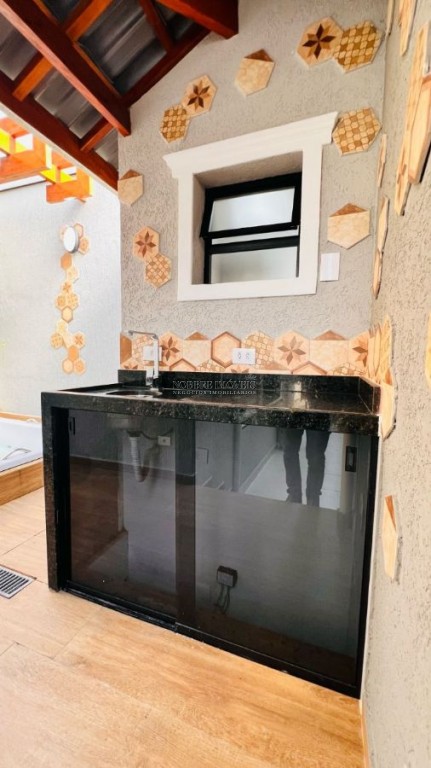 Casa Geminada alto padrão.
Acabamento fino.