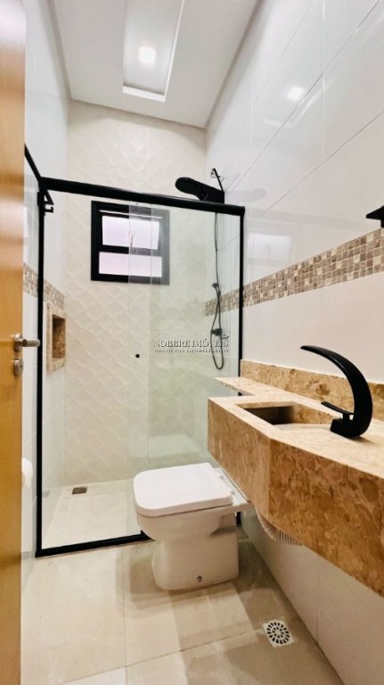 Casa Geminada alto padrão.
Acabamento fino.