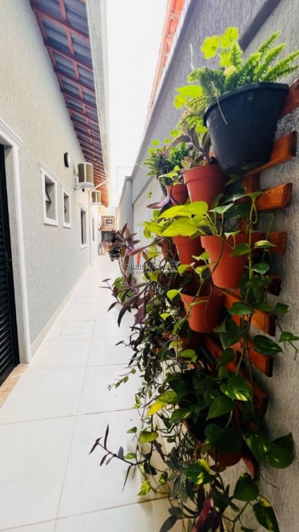 Casa Geminada alto padrão.
Acabamento fino.