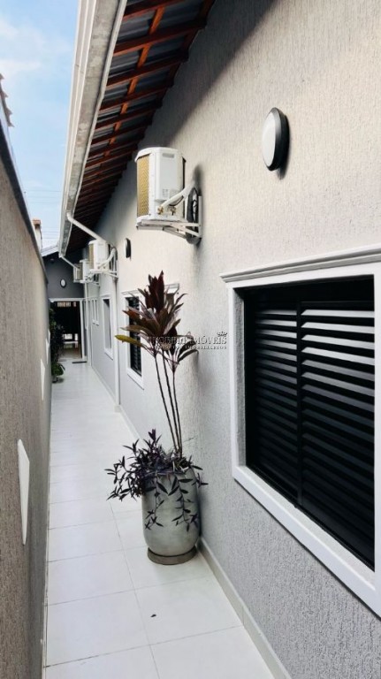 Casa Geminada alto padrão.
Acabamento fino.