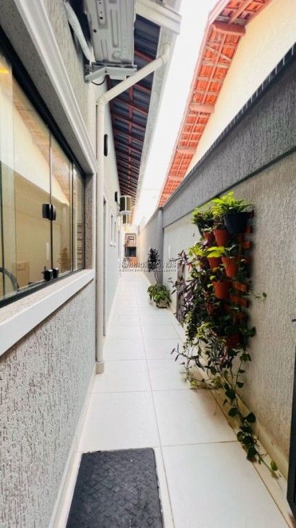 Casa Geminada alto padrão.
Acabamento fino.