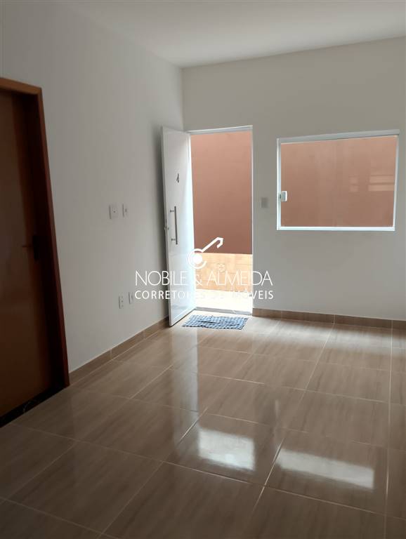 Casa à venda com 2 quartos, 46m² - Foto 1