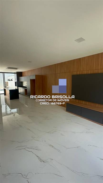 Casa à venda com 4 quartos, 250m² - Foto 2