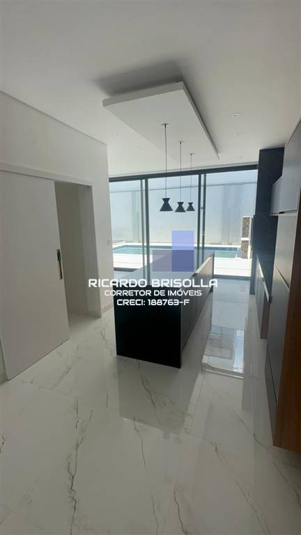 Casa à venda com 4 quartos, 250m² - Foto 3