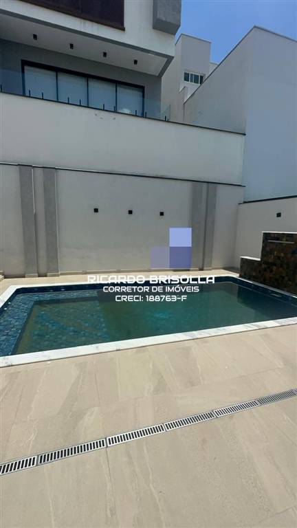Casa à venda com 4 quartos, 250m² - Foto 1