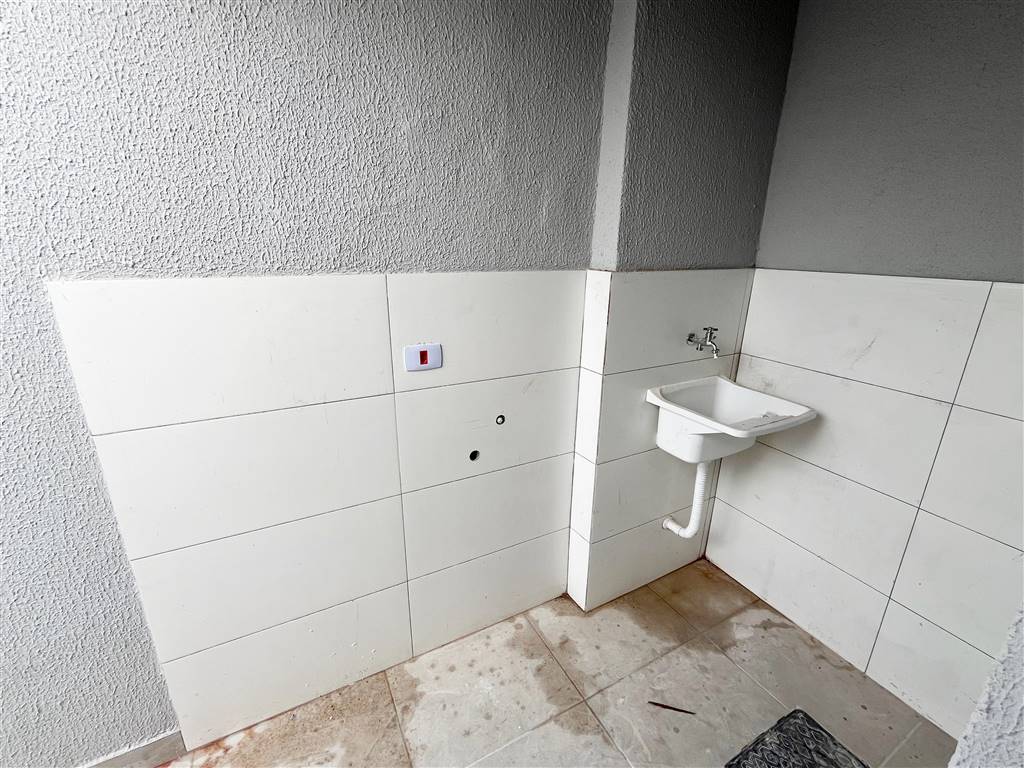 Casa à venda com 2 quartos, 51m² - Foto 4